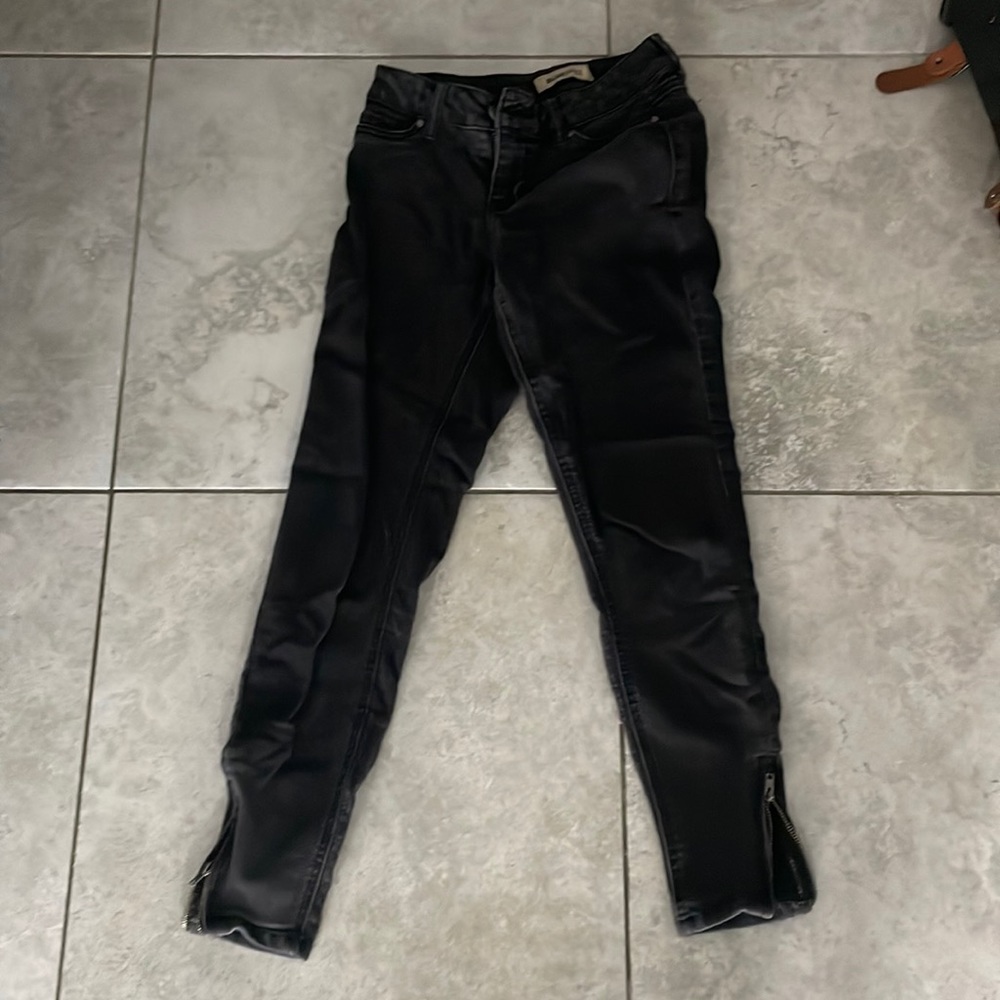 BLUE SPICE black jeans